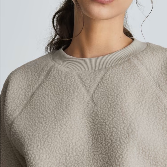 NWT | Everlane The ReNew Fleece Raglan Sweatshirt | Color: Tan | Size: M - Picture 8 of 10